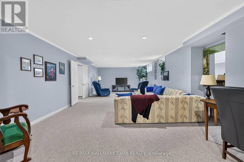 358 Livingstone Street W — photo 14 of 22
