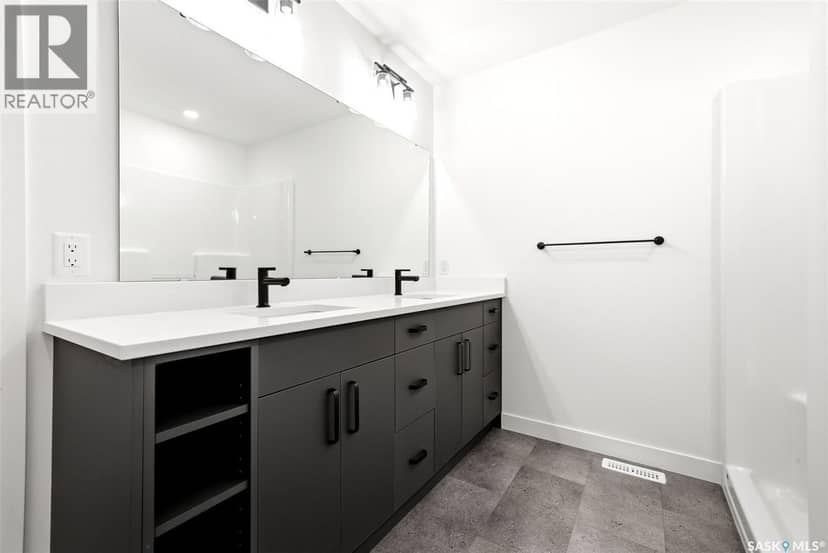3023 Regina AVENUE — photo 29 of 40