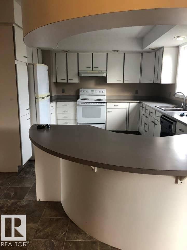 4805 47 ST — photo 16 of 22