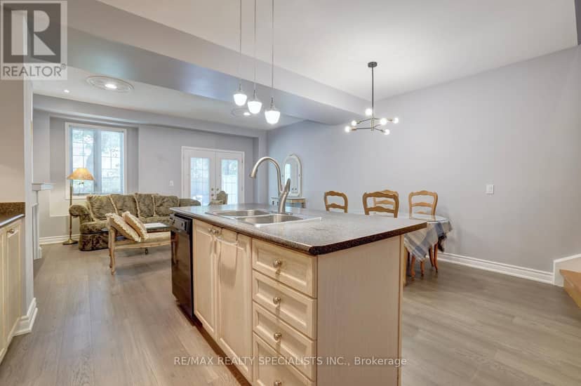 8 - 2401 Fifth Line W — photo 11 of 38