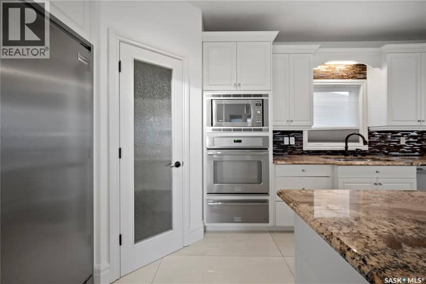 4622 Malcolm DRIVE — photo 14 of 40