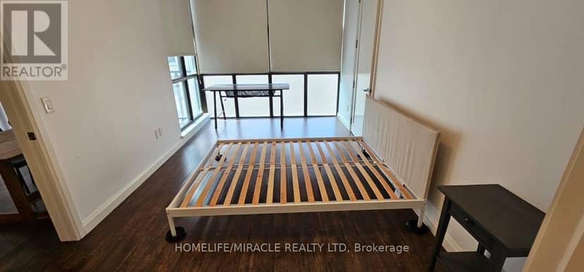 707 - 112 King Street — photo 18 of 36
