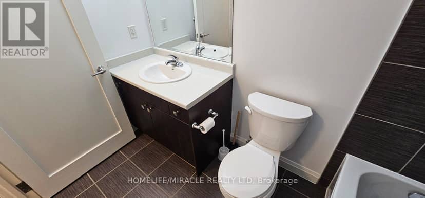 707 - 112 King Street — photo 32 of 36