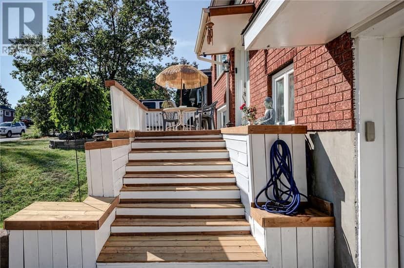 486 Bois Street, Espanola, photo 3