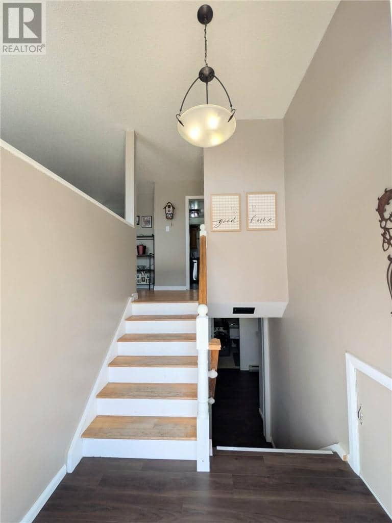 486 Bois Street, Espanola, photo 4