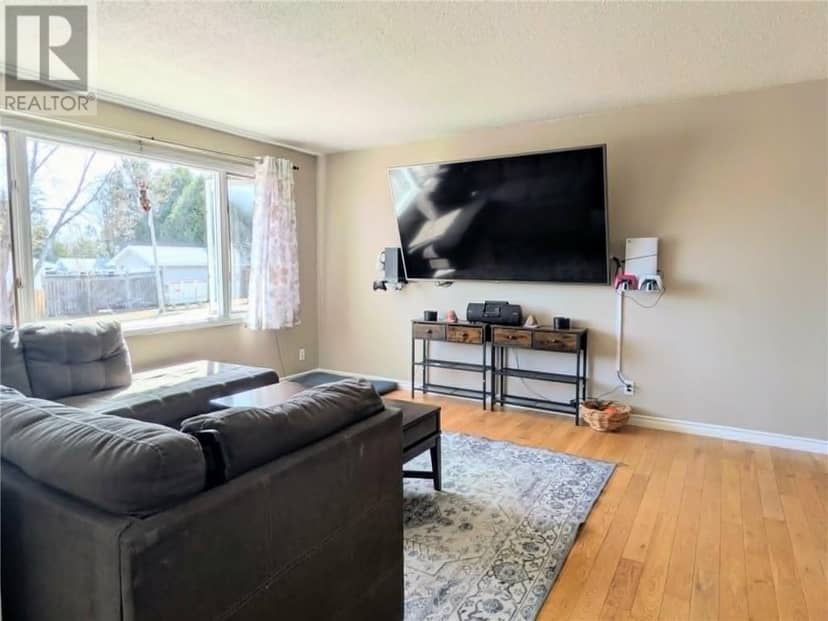 486 Bois Street, Espanola, photo 5