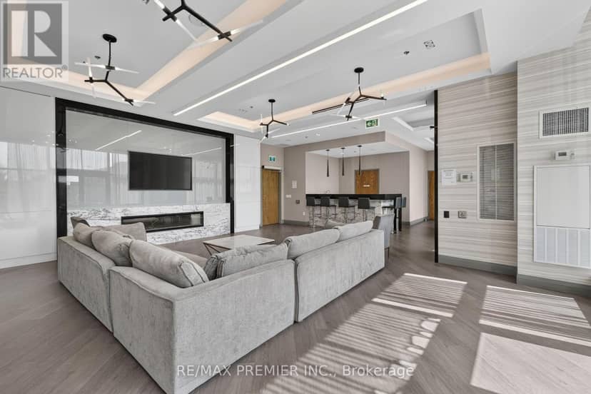 #1012 - 99 Eagle Rock Way — photo 18 of 19
