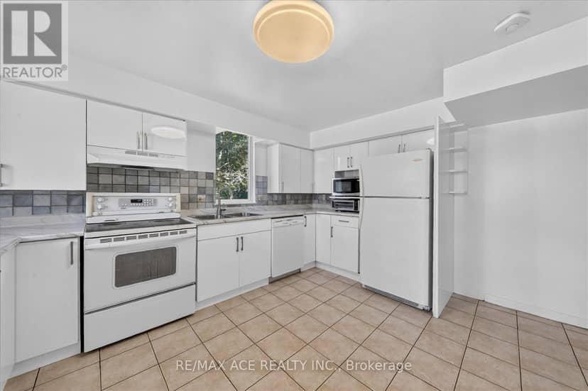 65 Cricklewood Crescent — photo 9 of 40