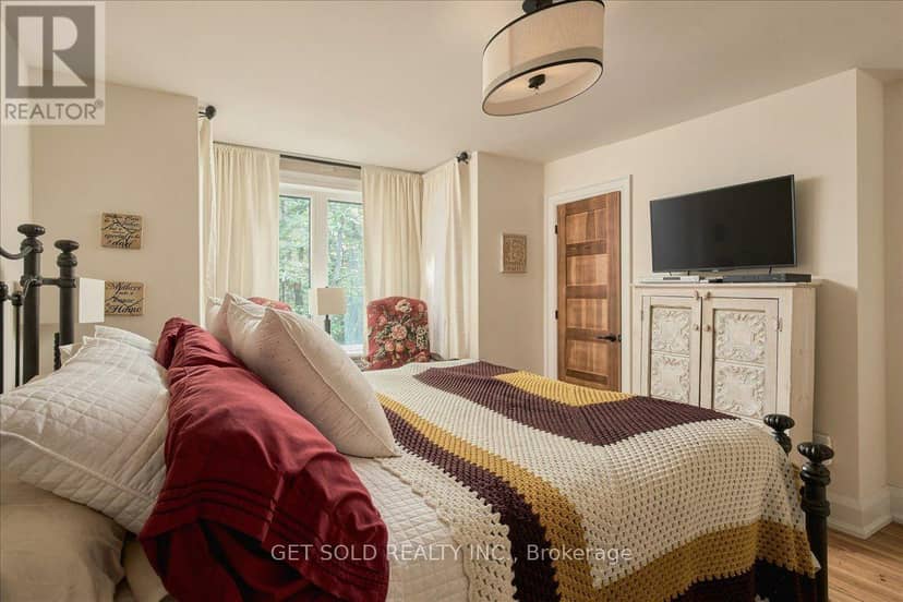 118 W Unit 2 - 2045 Muskoka Road — photo 29 of 40