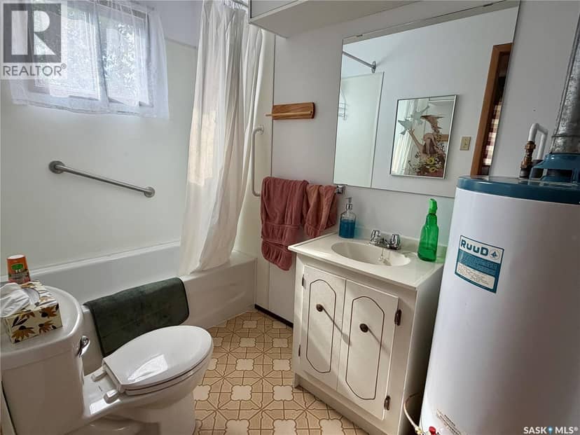 Larson Lake Waterfront Cabins + 3 Quarters of land — photo 25 of 40