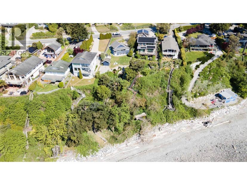6221 SUNSHINE COAST HIGHWAY, Sechelt