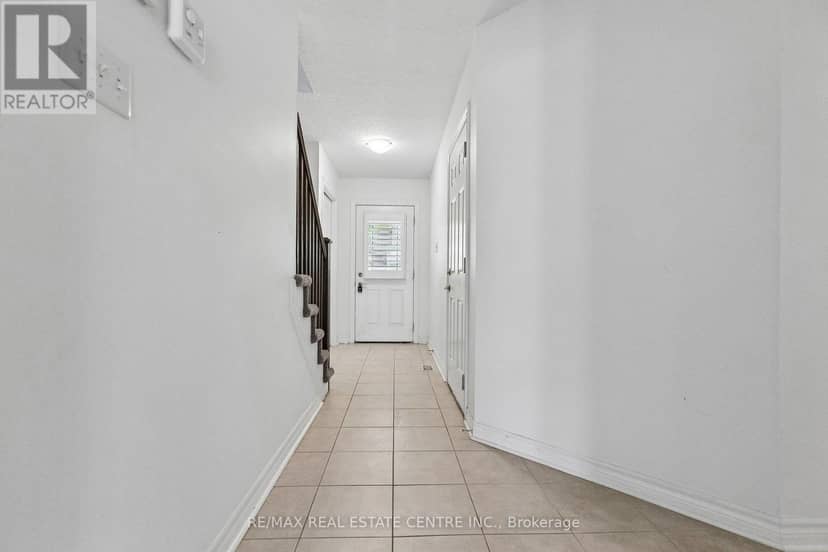 30 - 30 Oldfield Drive — photo 10 of 40