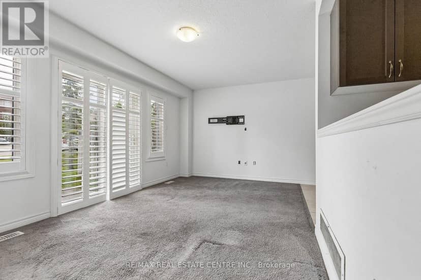 30 - 30 Oldfield Drive — photo 21 of 40