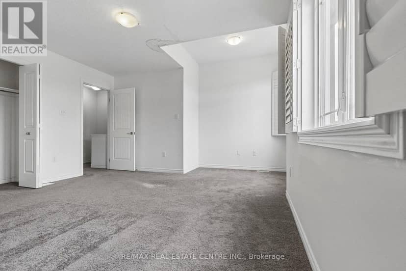 30 - 30 Oldfield Drive — photo 27 of 40