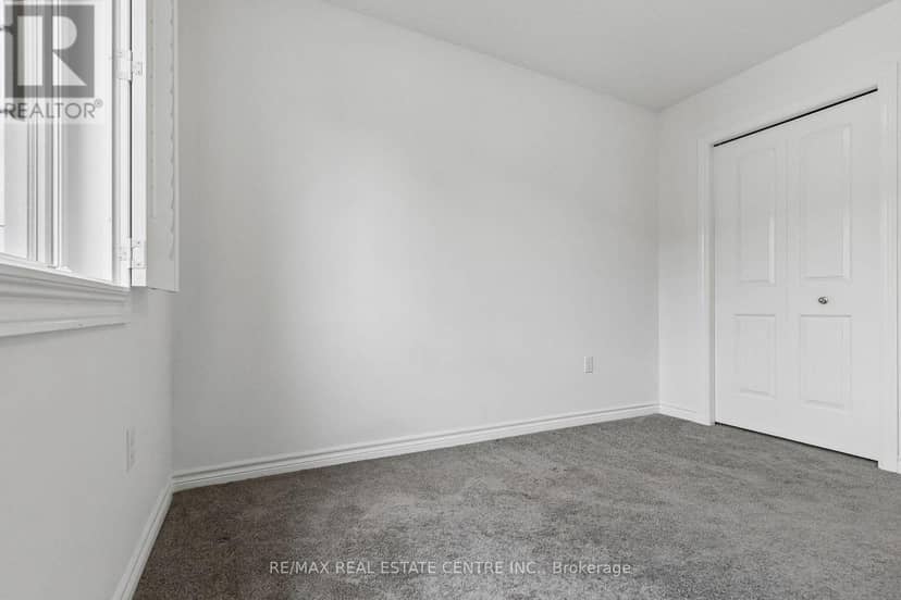 30 - 30 Oldfield Drive — photo 34 of 40