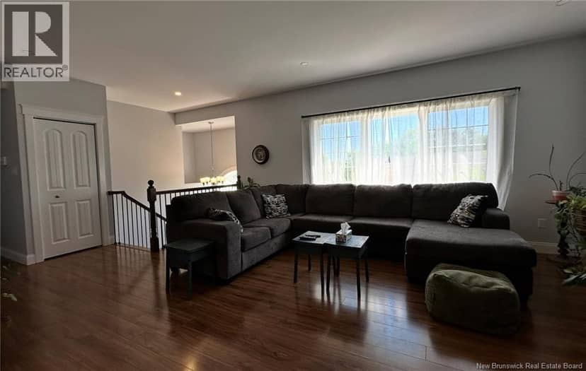 25 Helena Court — photo 2 of 21