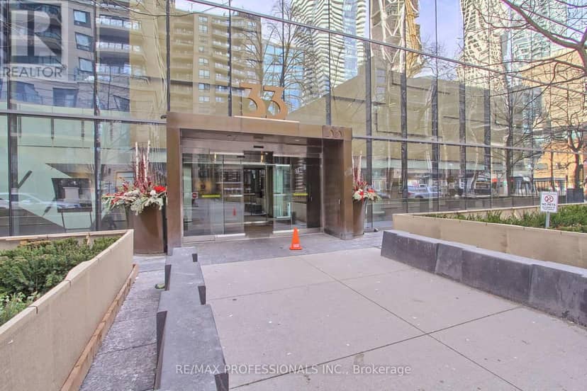 710 - 33 Charles Street E — photo 2 of 40