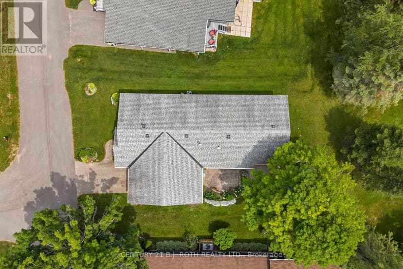 19 Maple Crescent — photo 18 of 25