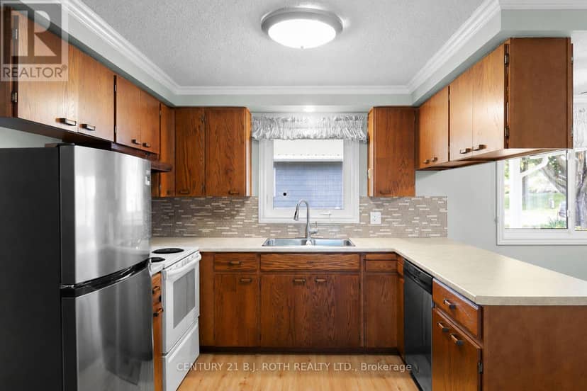 19 Maple Crescent — photo 5 of 25