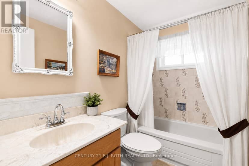 19 Maple Crescent — photo 9 of 25