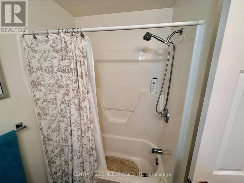 19 Simcoe Street — photo 9 of 20
