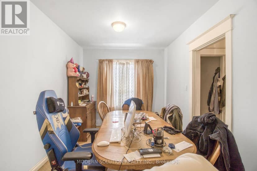 2 Rockwell Avenue — photo 10 of 27