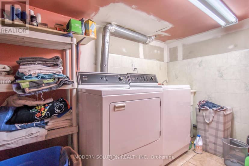 2 Rockwell Avenue — photo 19 of 27