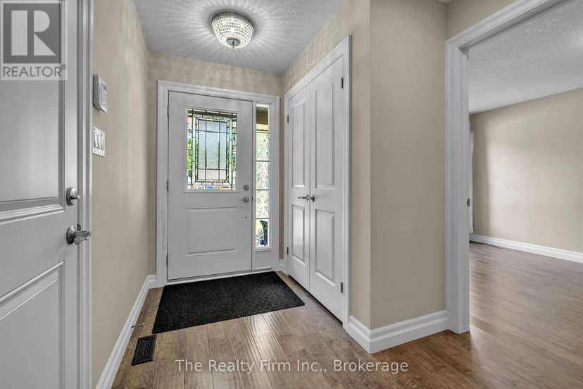 27 Cronyn Street — photo 3 of 35