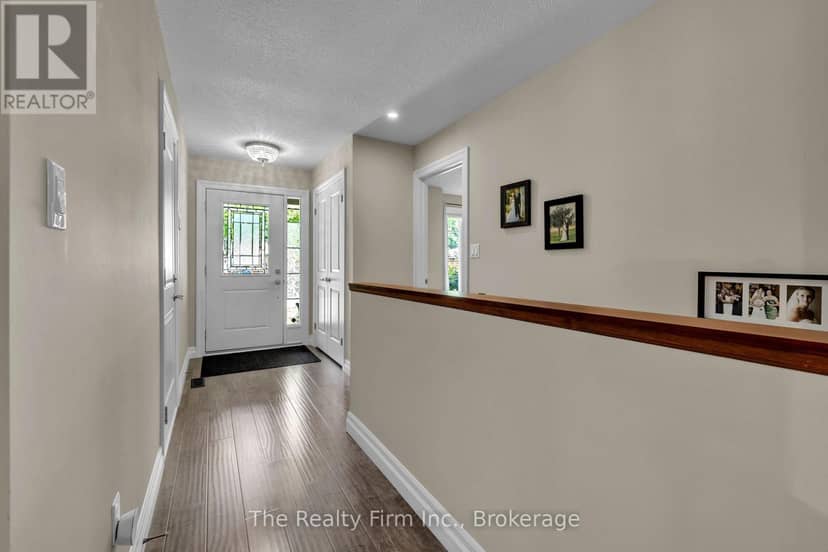 27 Cronyn Street — photo 4 of 35