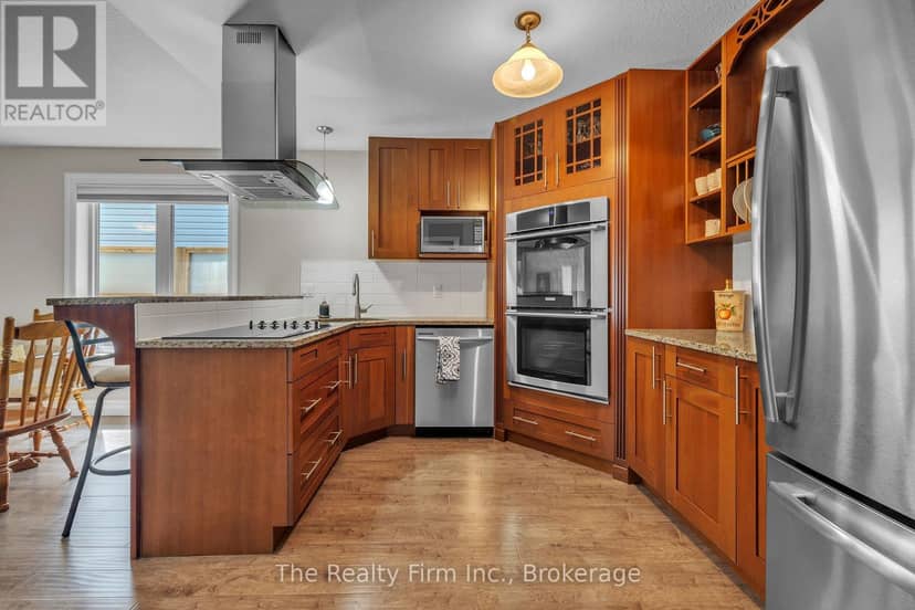27 Cronyn Street — photo 7 of 35