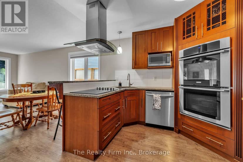 27 Cronyn Street — photo 9 of 35