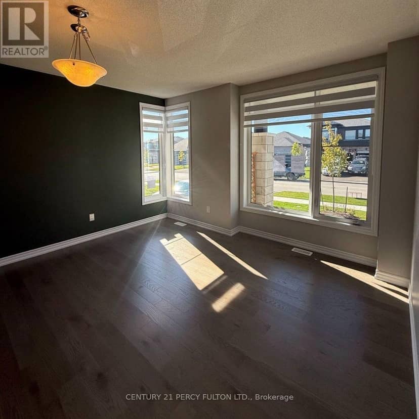 10 Rosanne Circle — photo 5 of 15