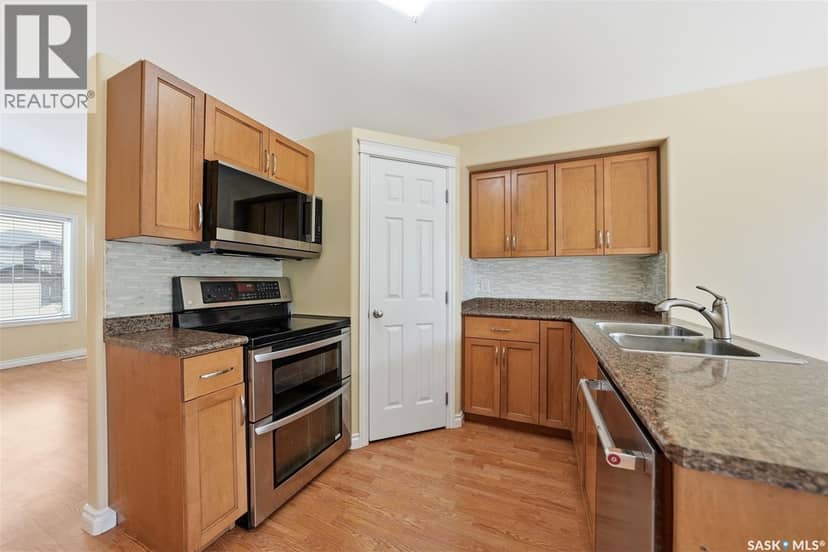 110 Bennion CRESCENT — photo 11 of 40
