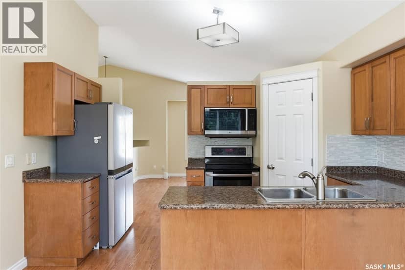 110 Bennion CRESCENT — photo 13 of 40