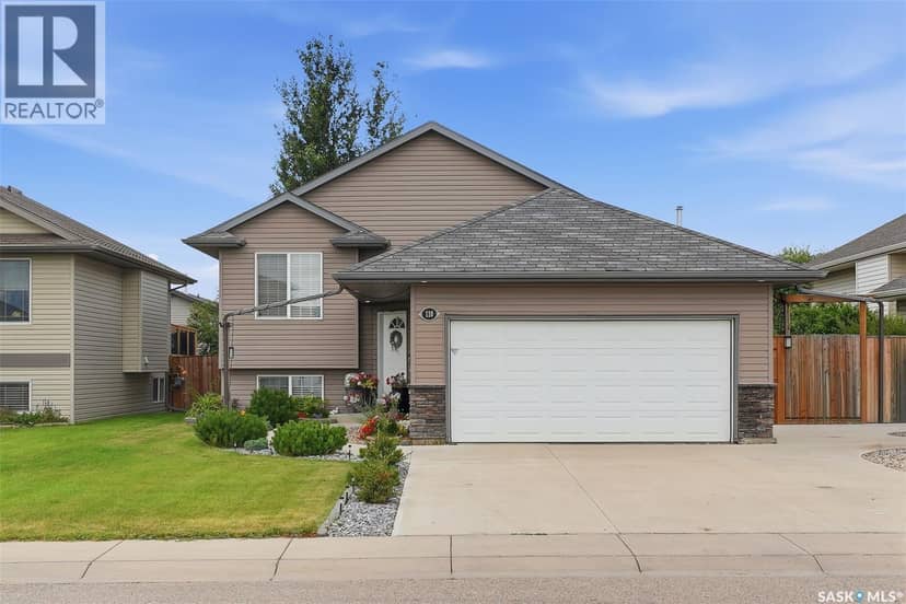 110 Bennion CRESCENT — photo 2 of 40