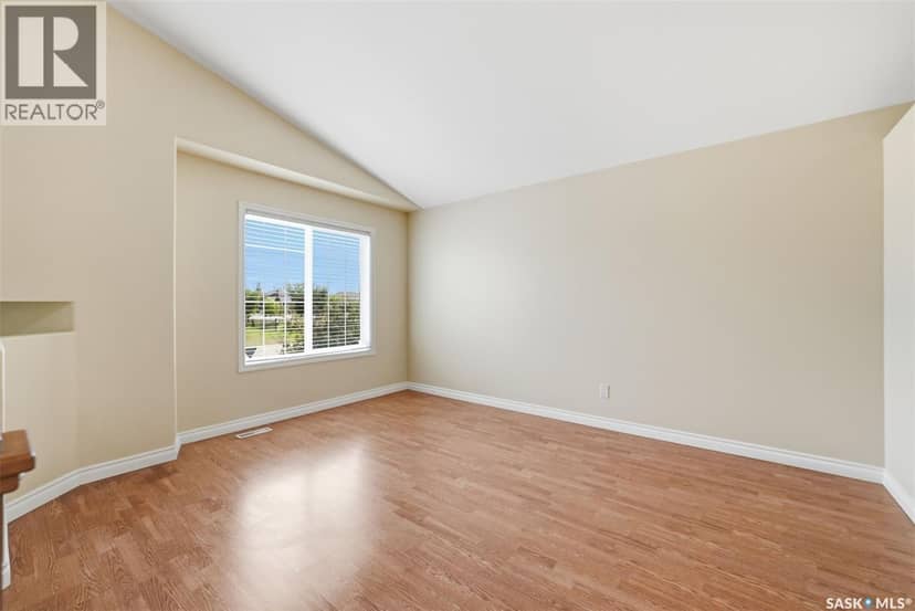 110 Bennion CRESCENT — photo 6 of 40