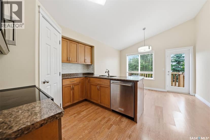 110 Bennion CRESCENT — photo 9 of 40