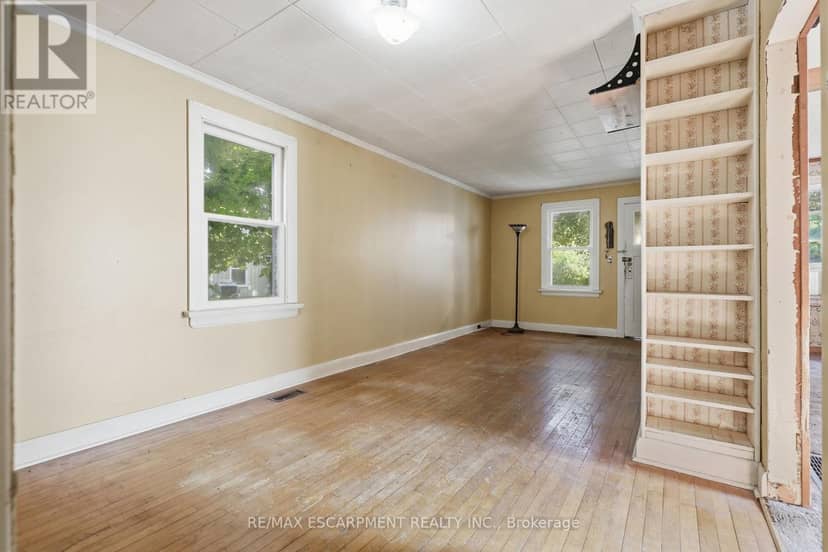 152 Commercial Street — photo 17 of 38