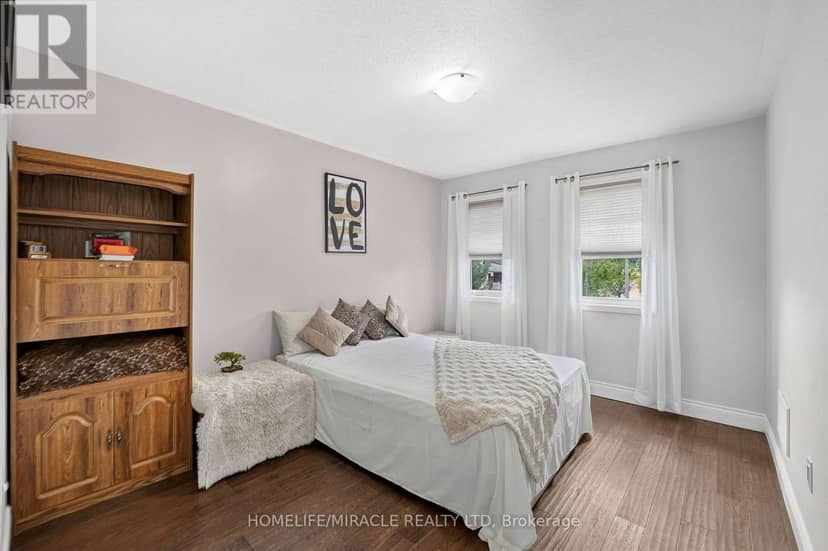 452 Tyrone Crescent — photo 8 of 40