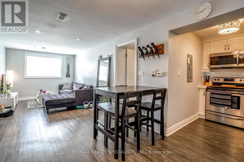 6 Brant Avenue — photo 11 of 39