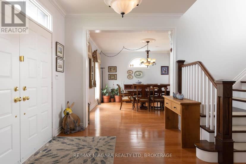 8056 Cathedral Drive, Niagara Falls, photo 7