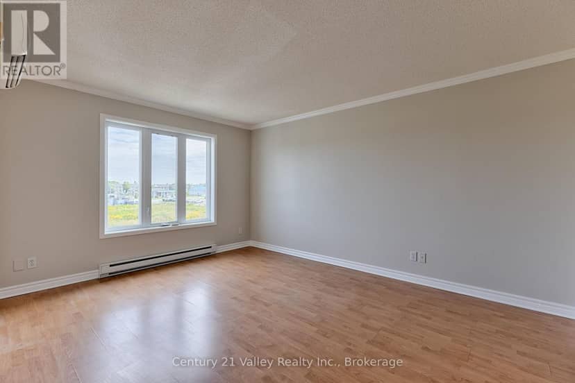 302 - 16 Sheffield Street — photo 16 of 40