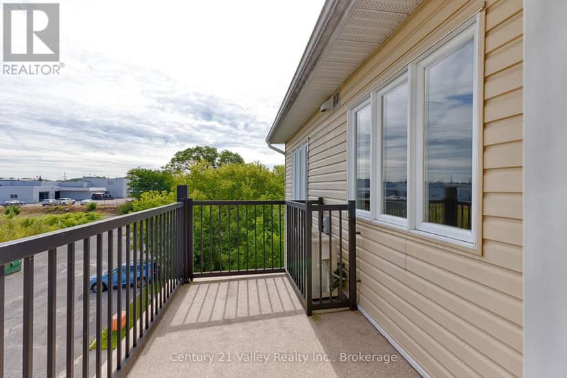 302 - 16 Sheffield Street — photo 23 of 40