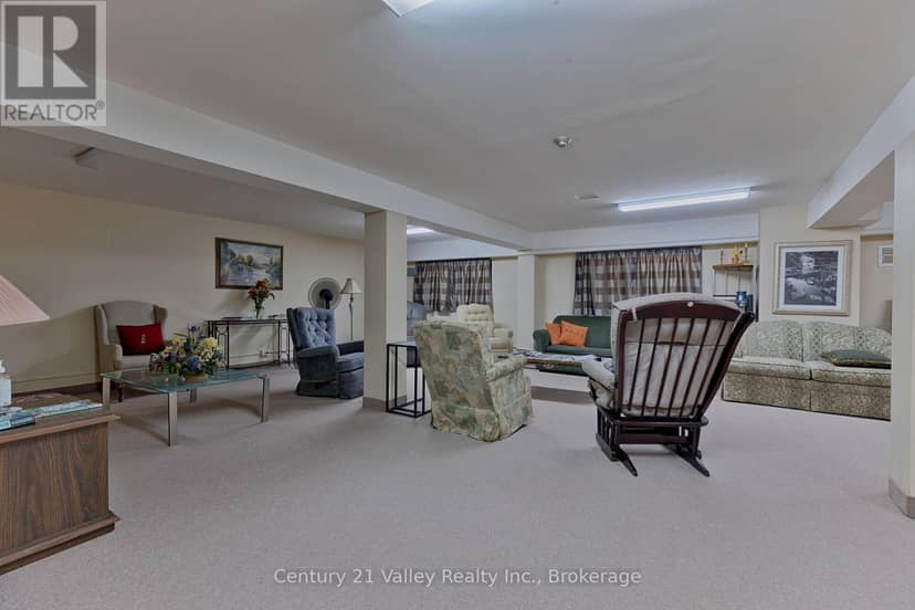 302 - 16 Sheffield Street — photo 40 of 40