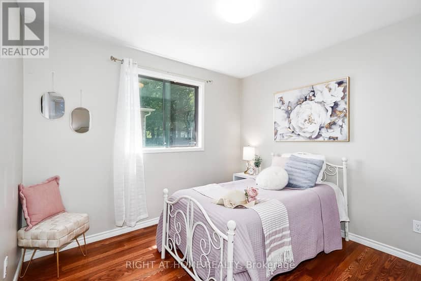 1059 Glen Mhor Crescent — photo 17 of 32