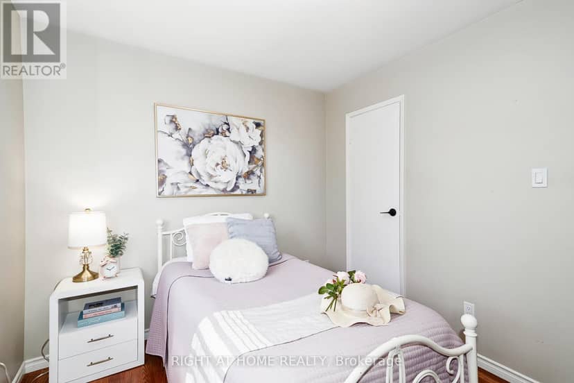 1059 Glen Mhor Crescent — photo 18 of 32
