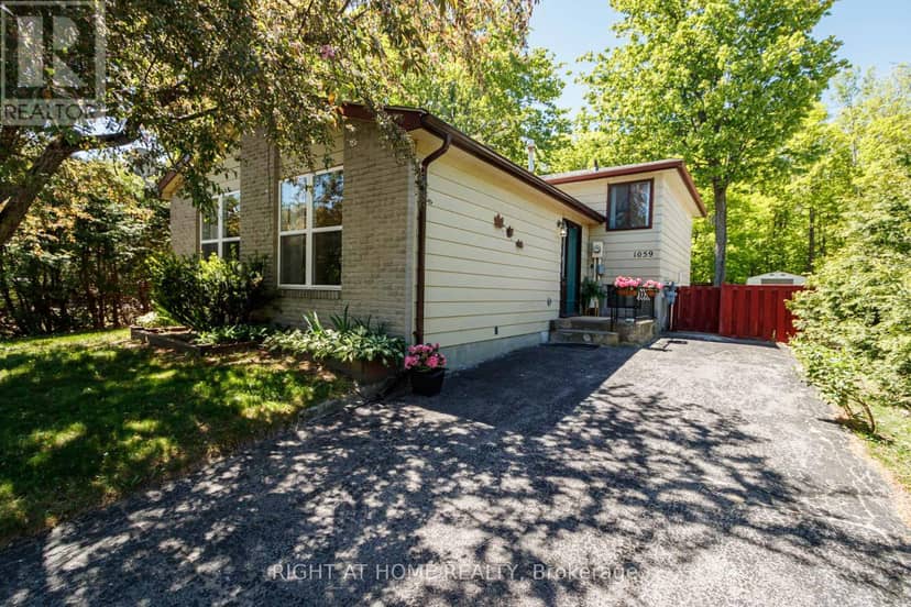 1059 Glen Mhor Crescent — photo 3 of 32