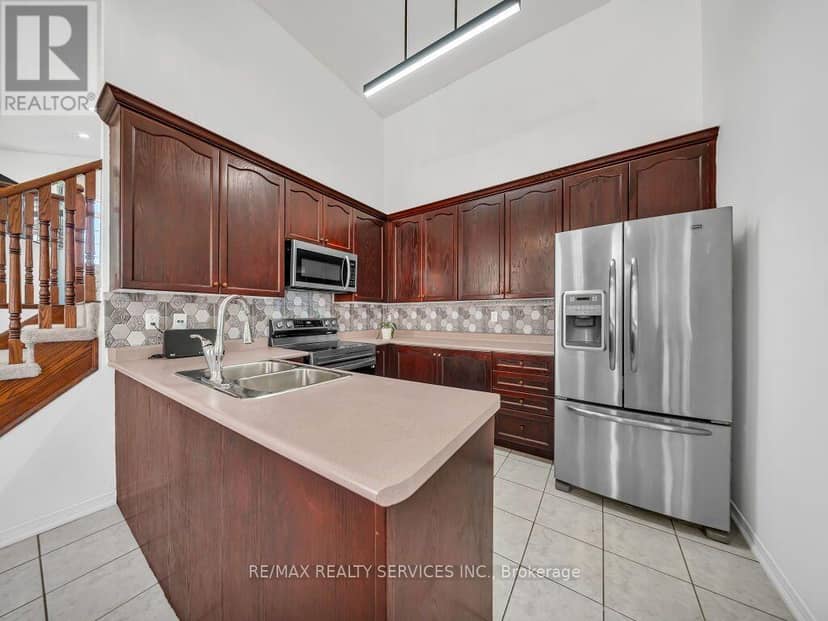 101 River Rock Crescent — photo 11 of 40