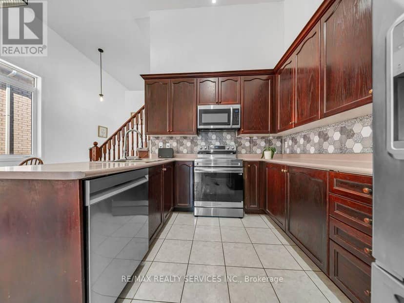 101 River Rock Crescent — photo 12 of 40