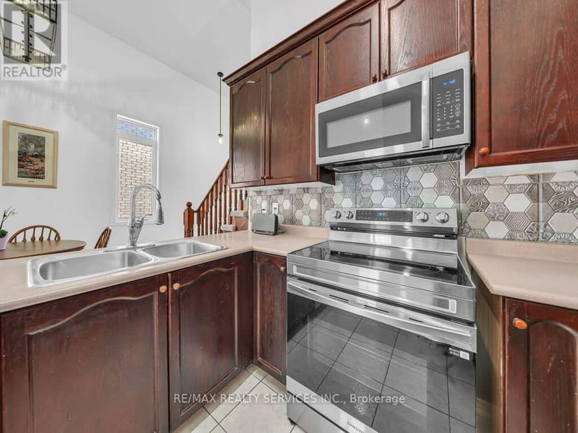 101 River Rock Crescent — photo 13 of 40